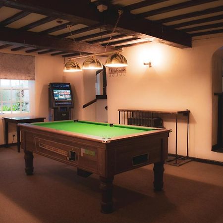 The Lion Hotel Llansantffraid-ym-Mechain 외부 사진