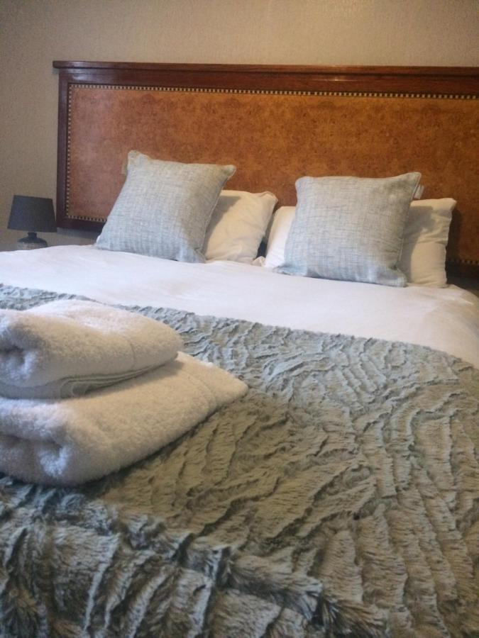 The Lion Hotel Llansantffraid-ym-Mechain 외부 사진