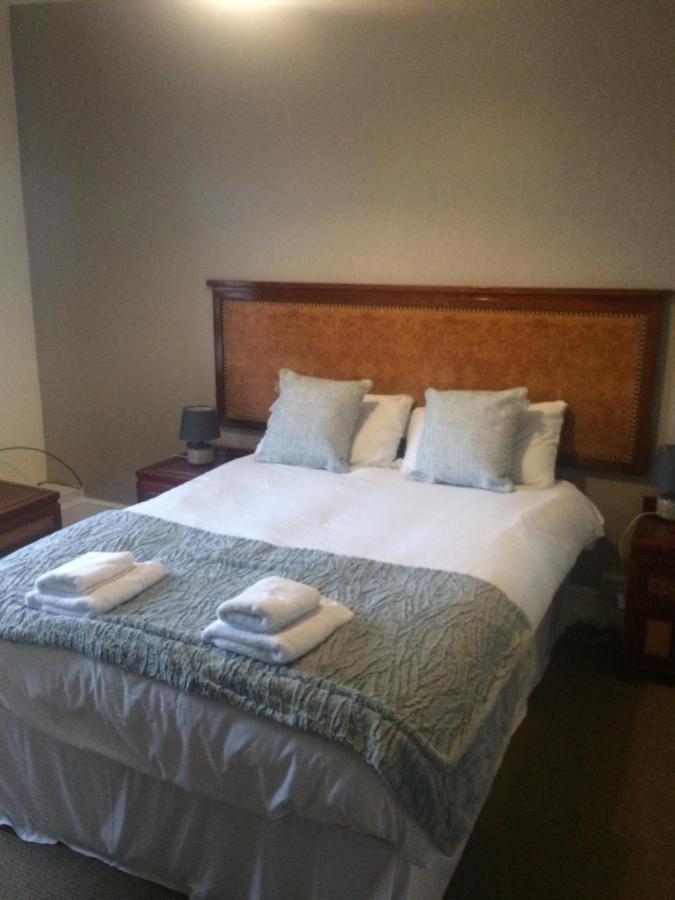 The Lion Hotel Llansantffraid-ym-Mechain 외부 사진
