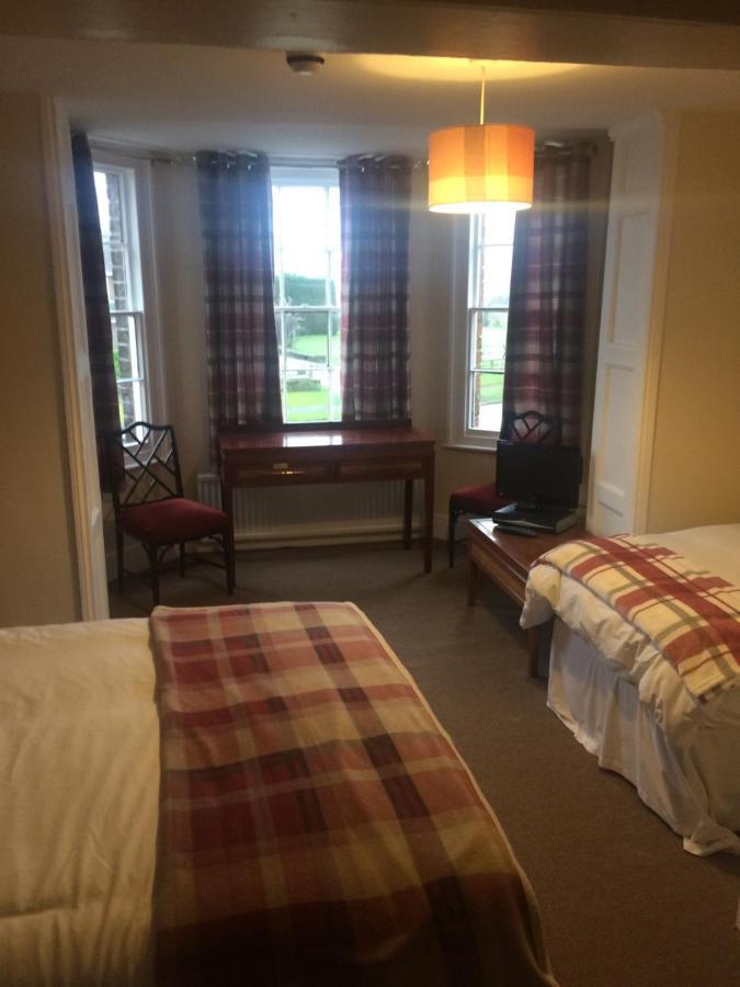 The Lion Hotel Llansantffraid-ym-Mechain 외부 사진
