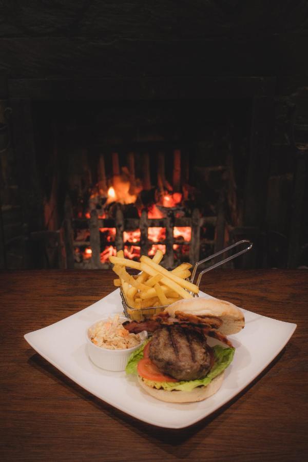 The Lion Hotel Llansantffraid-ym-Mechain 외부 사진