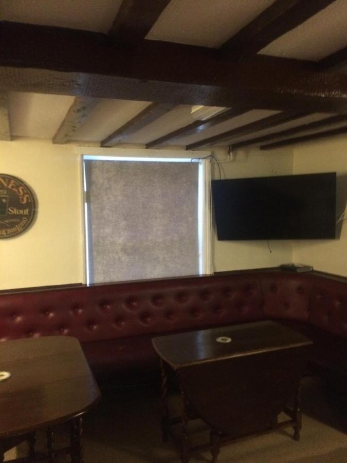 The Lion Hotel Llansantffraid-ym-Mechain 외부 사진